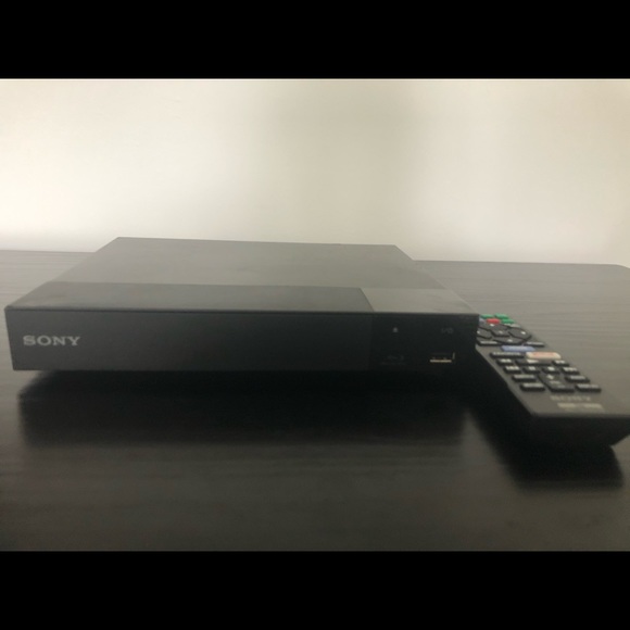 Sony BlueRay DVD Player - Picture 2 of 3